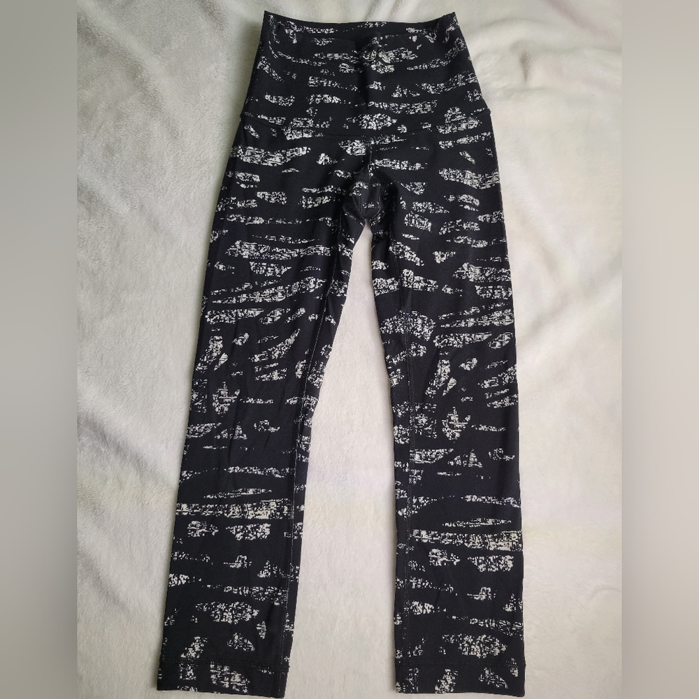 Lululemon Wunder Under High-Rise leggings in the "Graf Black White
